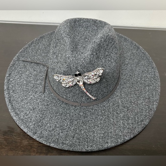 Sonoma Accessories - Gray Fedora Hat with Dragonfly Brooch/Pendent